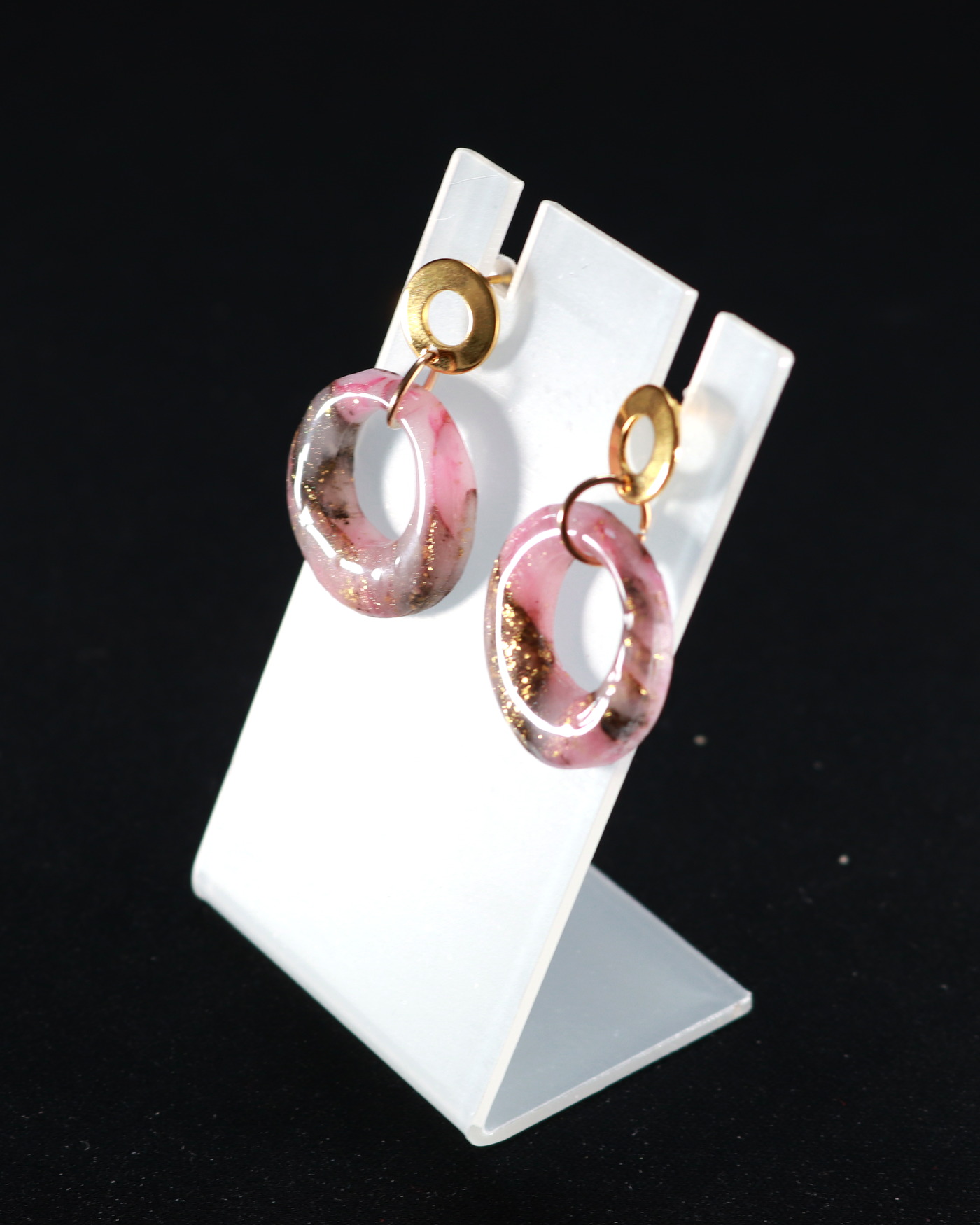 Rose smoke pendant necklace in a luxe opening frame